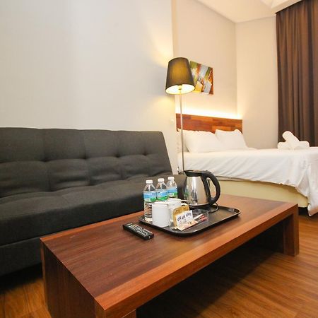 The Riverbank Hotel Kuantan Exterior foto