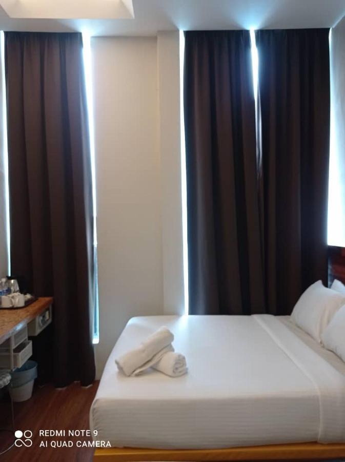 The Riverbank Hotel Kuantan Exterior foto