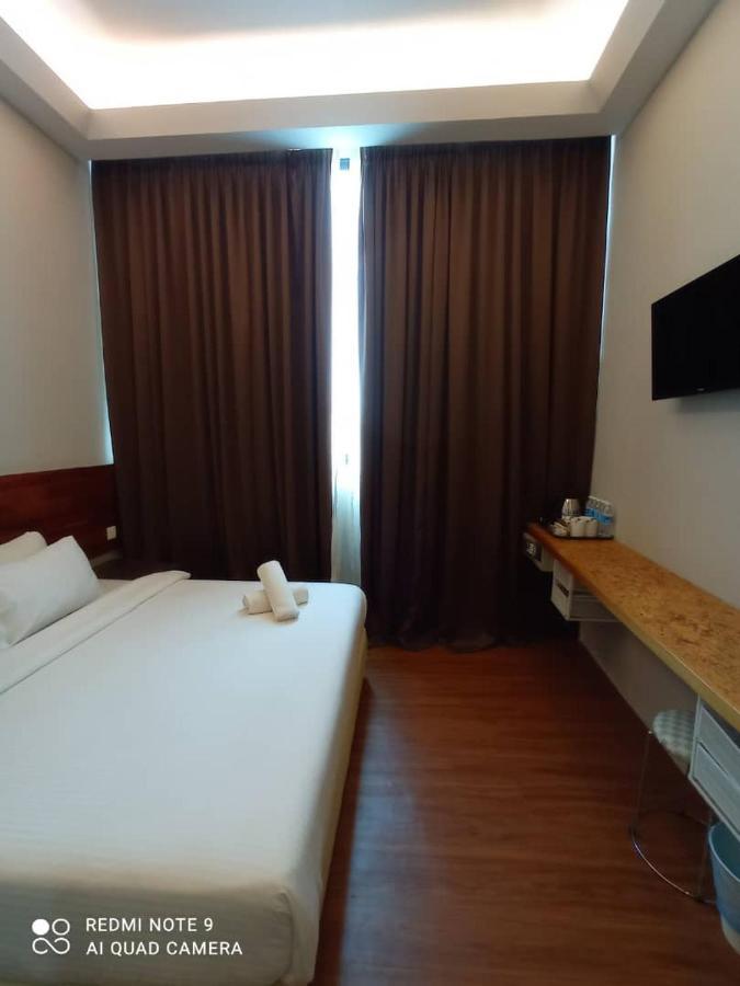 The Riverbank Hotel Kuantan Exterior foto
