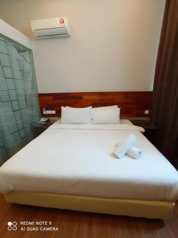 The Riverbank Hotel Kuantan Exterior foto