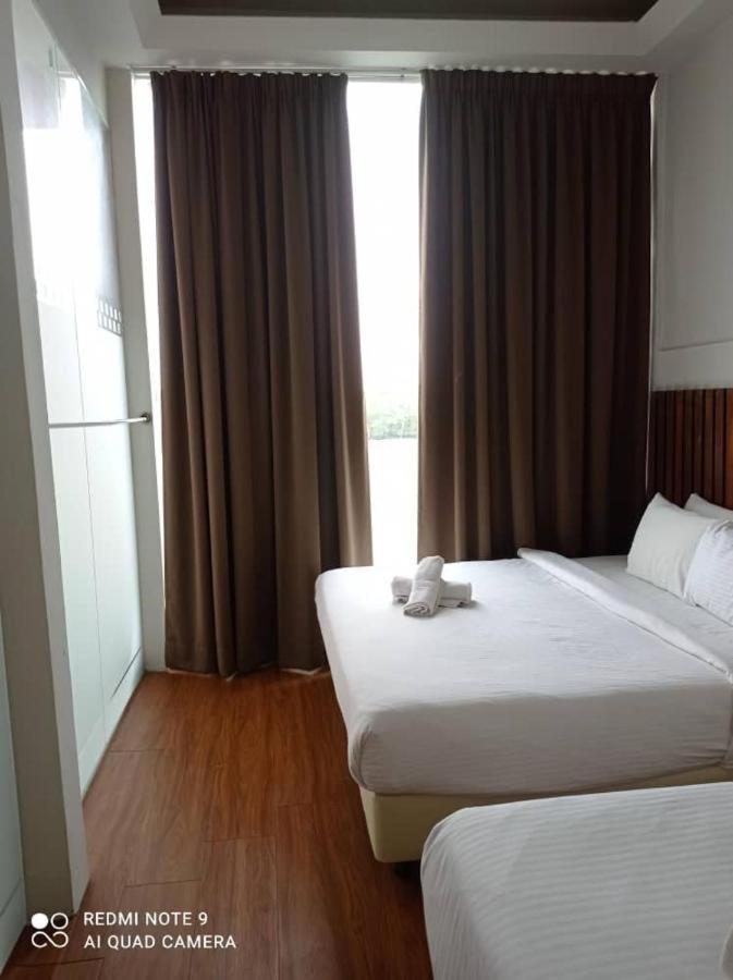 The Riverbank Hotel Kuantan Exterior foto
